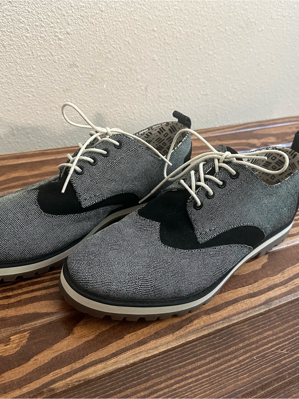 Toms Gray and Black Wingtip Oxford Lace-Up Shoes - Picture 3 of 6